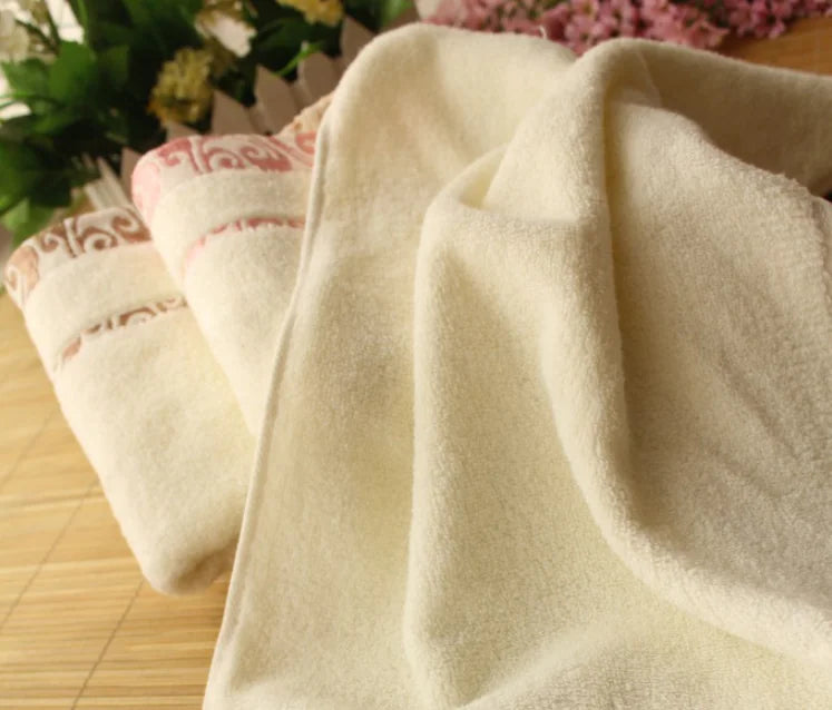Thick Cotton Towel with Jacquard Cloud Design